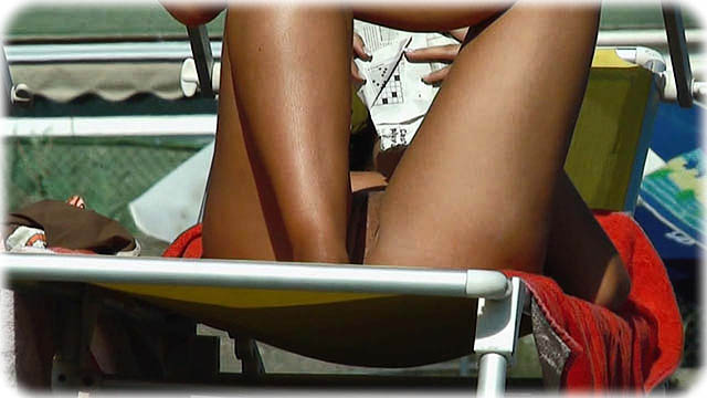 Crossed legs pussy view